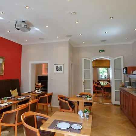 Savoy Hotel 4*